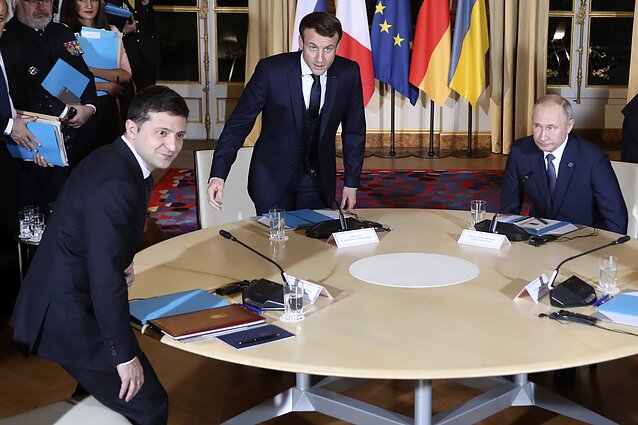 Volodymyras Zelenskis, Emmanuelis Macronas ir Vladimiras Putinas