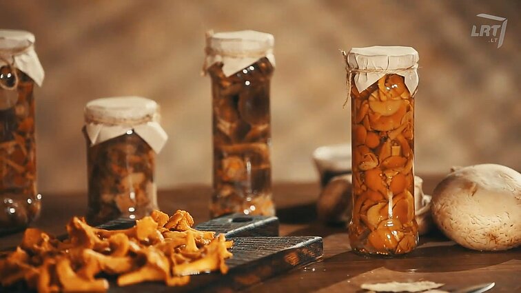 Grybai – ne tik žiemos švenčių delikatesas, bet ir mirtinai pavojingo nuodo saugykla: kaip neprisimarinuoti?