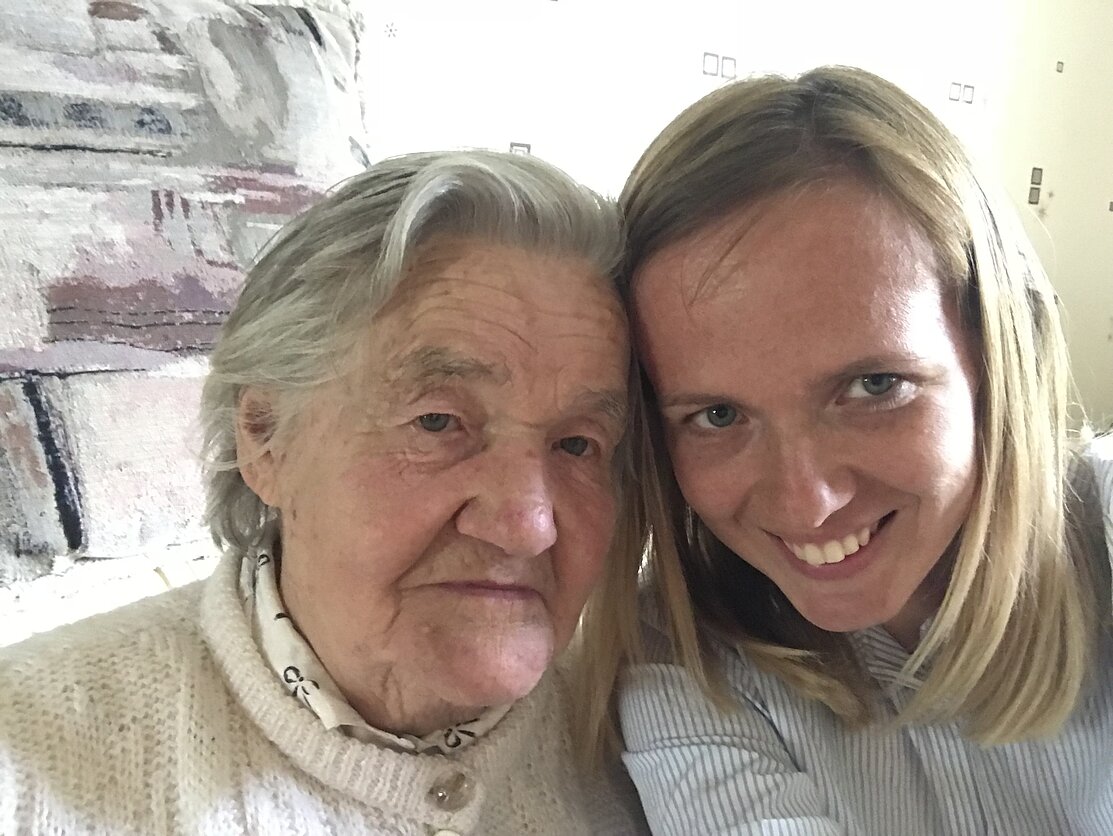 Živilė Kropaitė ir jos močiutė