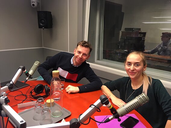 Vertėjas, Lietuvių kalbos ir literatūros mokytojų sąjungos valdybos narys Arūnas Šileris ir Lietuvos nacionalinės Martyno Mažvydo bibliotekos Vaikų ir jaunimo literatūros departamento vyriausioji tyrėja Eglė Baliutavičiūtė