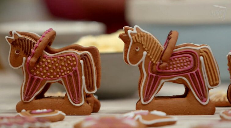 Su grožiu konkuruojantis skonis: žiemos pasaką menančių meduolių iš Rumšiškių receptas