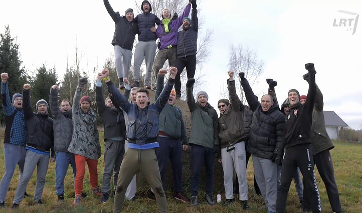 Smūgiai į veidą, „gimimas“ iš naujo ir fizinė veikla: vyrų stovykla – būdas atgauti energiją