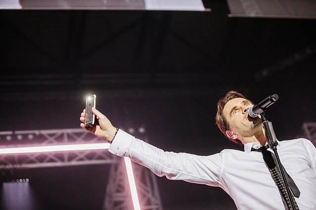 Muzikinis intarpas. Marijono Mikutavičiaus, Vaido Baumilos bei Sofijos Vasilevskytės ir Ericos Jennings dainos