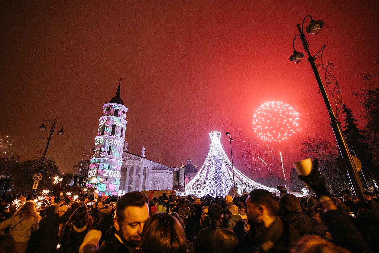 Naujųjų metų sutikimas Vilniaus katedros aikštėje
