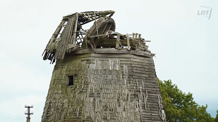 Pakruojo krašto pažiba - vėjo malūnai, deja, apleisti.