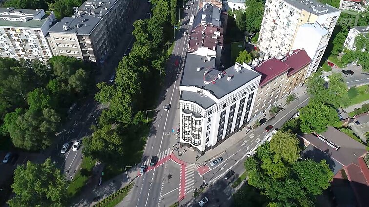 Krokuva: „Trijų poetų“ alėja ir profesorių namas, kurį vietiniai vadina karstu