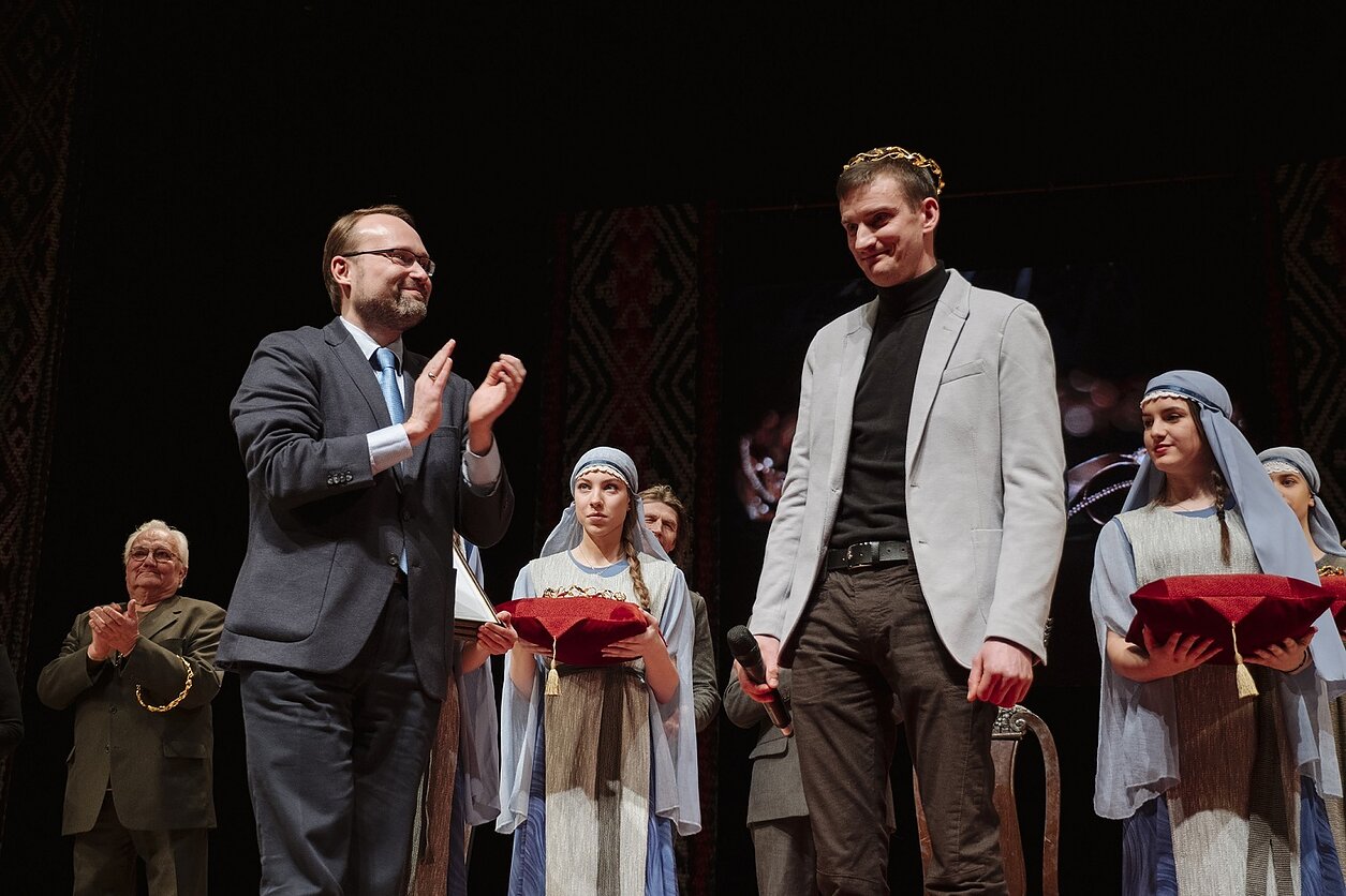 Tautodailės metams skirtus renginius iškilmingai pradėjo liaudies meno parodos „Aukso vainikas“ laureatų paskelbimo ir vainikavimo iškilmės