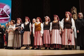 Tautodailės metams skirtus renginius iškilmingai pradėjo liaudies meno parodos „Aukso vainikas“ laureatų paskelbimo ir vainikavimo iškilmės