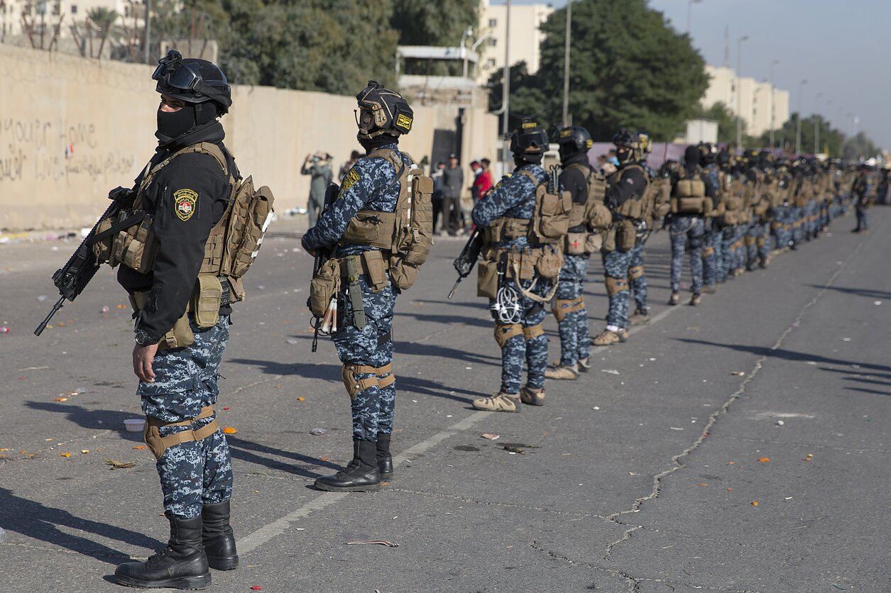Iraqi security forces are deployed in front of the U.S. embassy in Baghdad. Iran-backed militiamen have withdrawn from the US Embassy compound in Baghdad after two days of clashes with American security forces. Iraqi security forces are deployed in front of the U.S. embassy in Baghdad. Iran-backed militiamen have withdrawn from the US Embassy compound in Baghdad after two days of clashes with American security forces.
