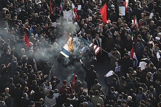 Iraniečiai renkasi į JAV pajėgų nukauto Soleimani laidotuves 
