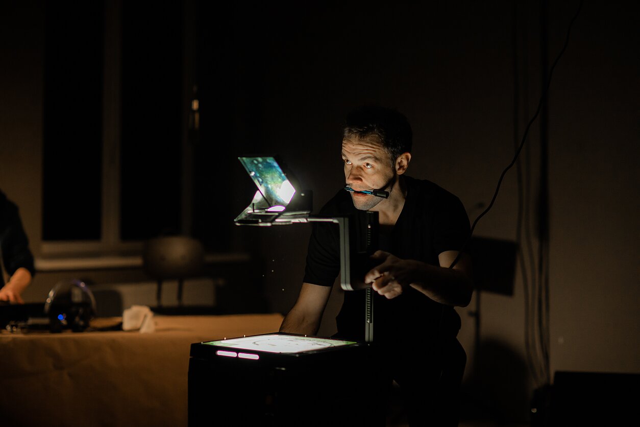 Scena iš spektaklio „Mongolija“