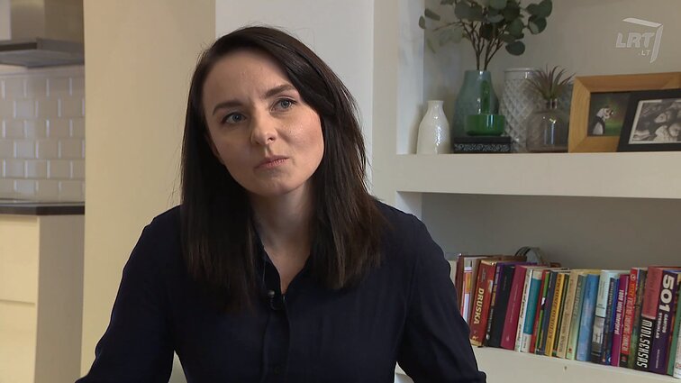 Interjero dizainerės neatbaidė net rūkalais persmelktos sienos: Lina Urban įkūrė savo svajonių būstą apleistame bute