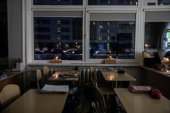 Schools lit candles in tribute to the victims of January 1991 events