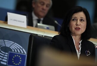 EK vicepirmininkė Vera Jourova EK vicepirmininkė Vera Jourova