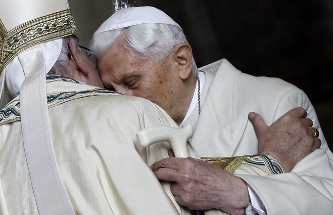 Žinios. Popiežius emeritas Benediktas XVI kaltinamas netyręs dvasininkų seksualinių nusikaltimų