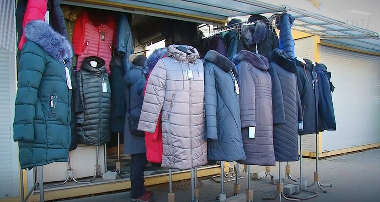 Striukė besniegei ir bešaltei žiemai – pirkti su kupranugario kailiu ar pakaks pūkų ir plunksnų užpildo?