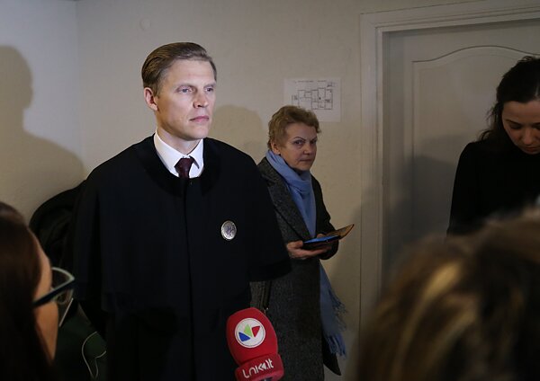 Atversta merginą sudaužiusio ir prievartavusio kovotojo byla