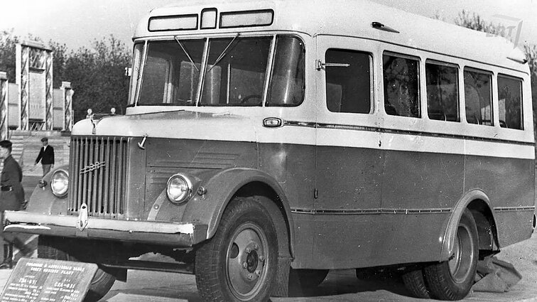 Autobusai iš faneros Kauno gamykloje – revoliucija transporto srityje, kurią keleiviams neretai tekdavo stumtį į kalną