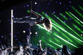 „Super Bowl Halftime“ šou akimirkos „Super Bowl Halftime“ šou akimirkos
