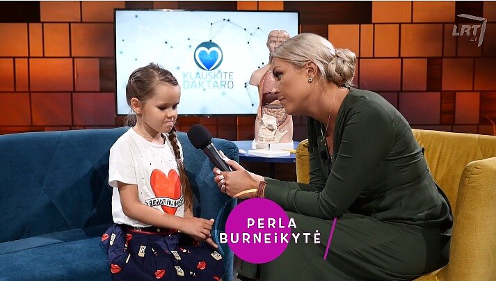 Kalba vaikai. Perla Burneikytė apie dantų priežiūrą: daug cukraus valgyti negalima – jame daug mikrobų