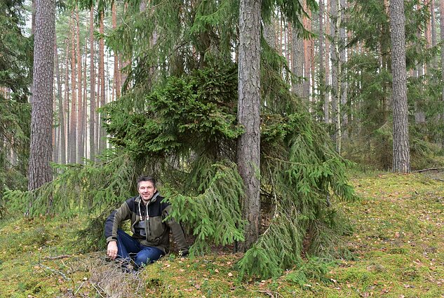 Skalsu kalbos. Raganų šluotų paviliotas dendralogas Arūnas Bagdonas: mano universitetai – pelkės ir miškai, sodas, kuriame augalus auginu