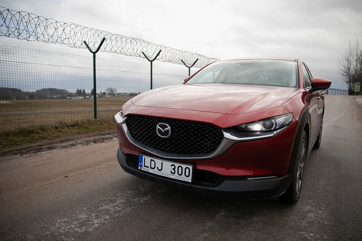 Naujoji „Mazda CX-30“