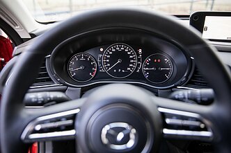 Naujoji „Mazda CX-30“