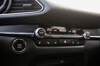 Naujoji „Mazda CX-30“