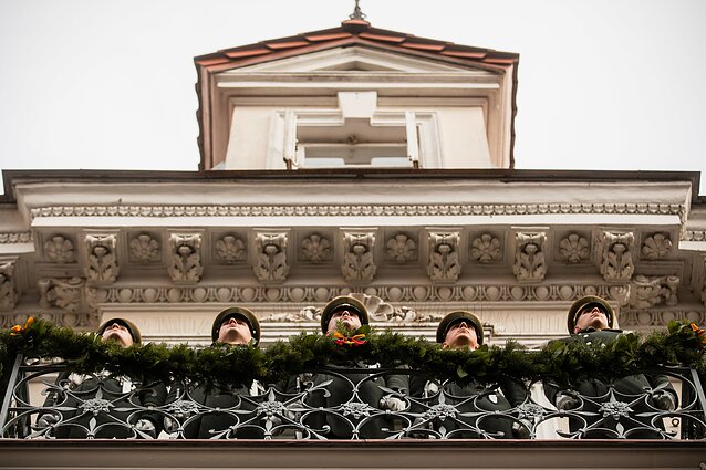 Vasario 16-osios minėjimas prie Signatarų namų