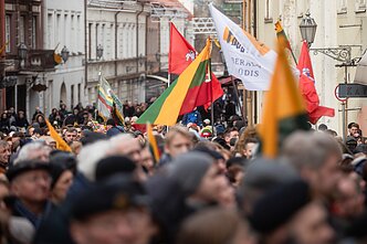 Vasario 16-osios minėjimas prie Signatarų namų