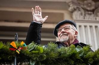 Vasario 16-osios minėjimas prie Signatarų namų