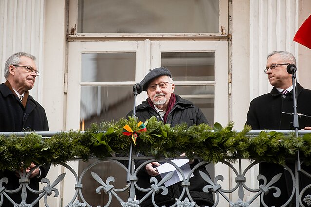 Vasario 16-osios minėjimas prie Signatarų namų