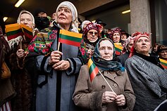 Vasario 16-osios minėjimas prie Signatarų namų