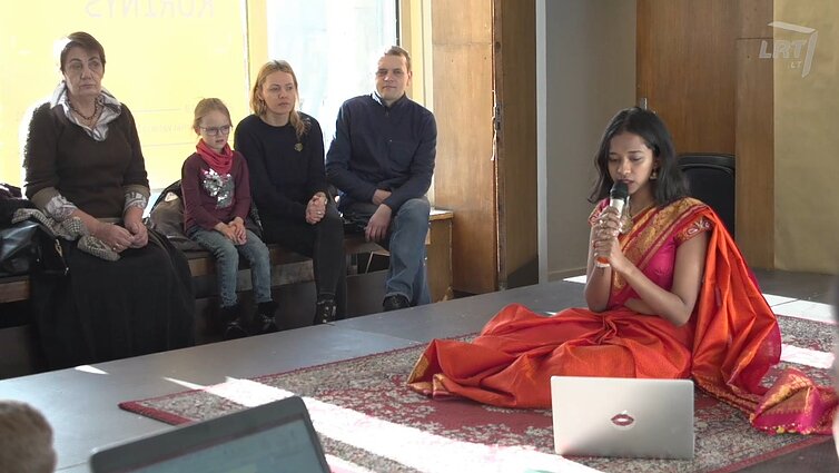 Kauno paveikslų galerijoje – šokiai ir spalvingi pasakojimai: paminėta Indijos Respublikos diena