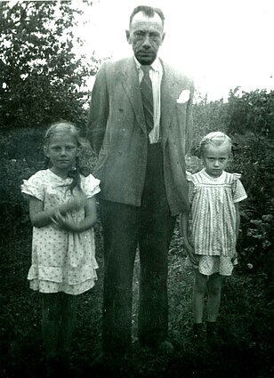 Pranas Hiksa su dukromis Pranas Hiksa su dukromis