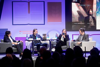 Algirdas Toliatas Knygų mugėje pristato knygą „Ramybė tau“