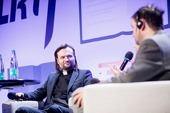 Algirdas Toliatas Knygų mugėje pristato knygą „Ramybė tau“