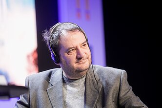 Algirdas Toliatas Knygų mugėje pristato knygą „Ramybė tau“