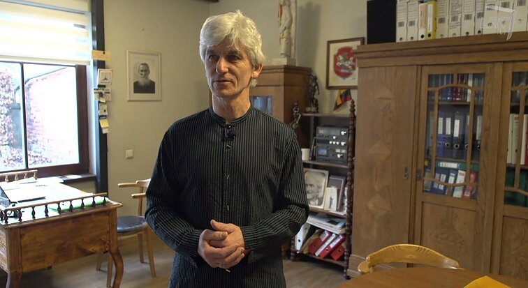 Bausmių nebijoję patriotai, sovietmečiu kėlę Lietuvos trispalvę: nepabūgo lipti ant bažnyčių ir mokyklų stogų