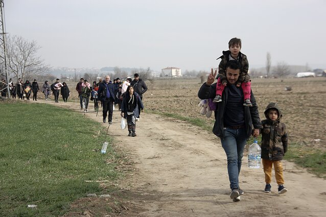 Sirų pabėgėliai, vykstantys prie Turkijos–ES valstybių sienų Sirų pabėgėliai, vykstantys prie Turkijos–ES valstybių sienų