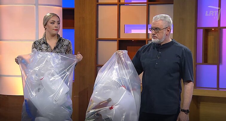 5 gramai, arba banko kortelė – tiek plastiko į žmogaus organizmą patenka kiekvieną savaitę