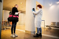 Vilniaus oro uoste pasitinkti keleiviai iš Milano Vilniaus oro uoste pasitinkti keleiviai iš Milano