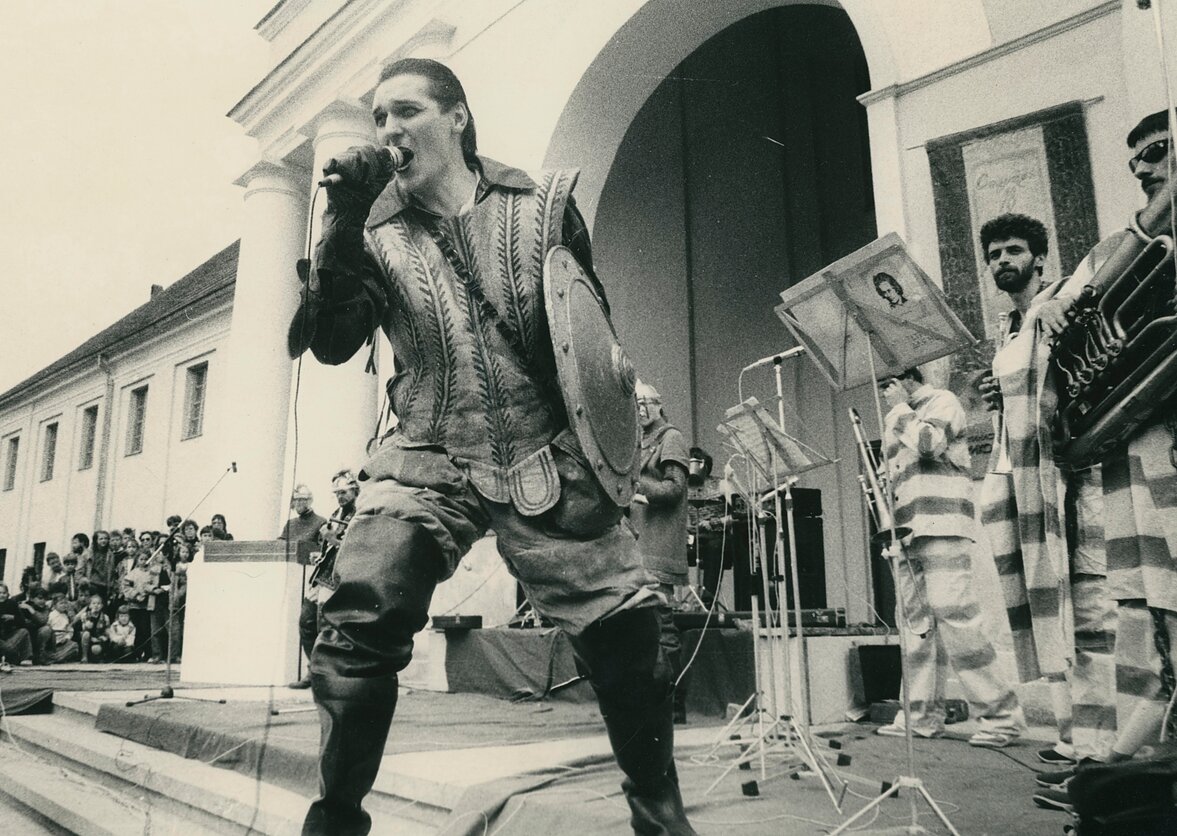 Grupės „Antis“ koncertas 1987 m. gegužės 17 d. prie Lietuvos nacionalinio (tuometinio Istorijos-etnografijos) muziejaus Grupės „Antis“ koncertas 1987 m. gegužės 17 d. prie Lietuvos nacionalinio (tuometinio Istorijos-etnografijos) muziejaus