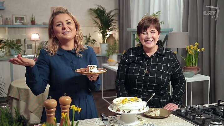 Beatos virtuvė. Kitaip kepta višta, lengvi įdaryti grybai su salotomis, virtuvės šefas Martynas Praškevičius ir senoviškasis medaus tortas