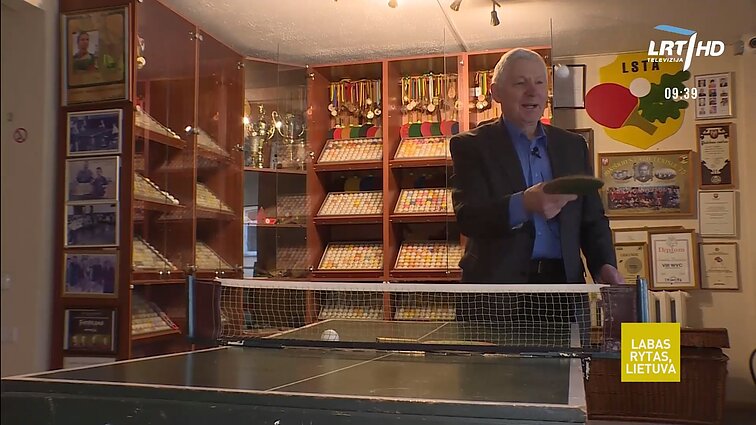 Senjoro viso gyvenimo pomėgis išaugo į didžiausią Lietuvoje stalo teniso atributikos kolekciją