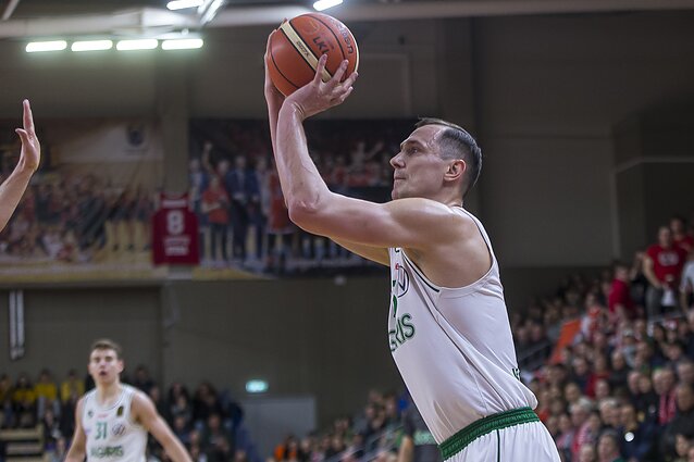 Sportas. Orai. FIBA krepšinio arbitražo teismas pateikė rekomendacijas, leidžiančias klubams perpus apkarpyti algas