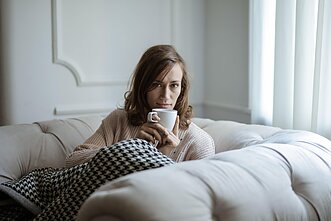 Moteris geria arbatą Moteris geria arbatą