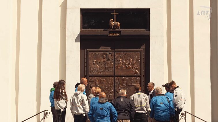 Nacionalinė ekspedicija. Jėgų išbandymas ritinio aikštėje, Žemaitijos meška bei Jogailos ir Vytauto susitikimas ant Telšių katedros durų
