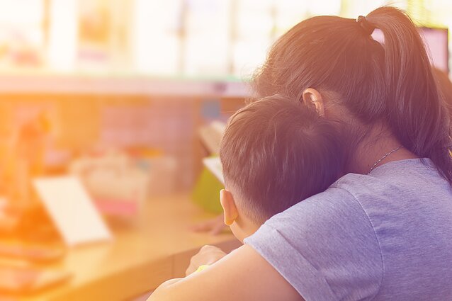 Mama ir sūnus, asociatyvi nuotrauka Mama ir sūnus, asociatyvi nuotrauka