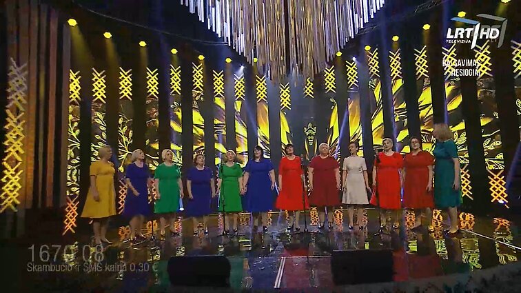 Duokim garo! Scenoje skamba žinomos estrados dainos, kurias atlieka liaudies kapelos ir ansambliai